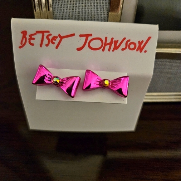 BETSEY JOHNSON EARRINGS  - 🎀 - Picture 1 of 2